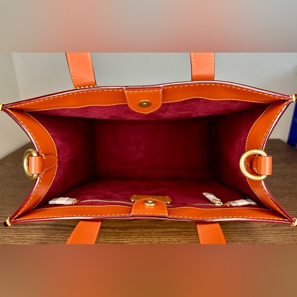 S⭕️LD‼️Coach Field Tote Signature Canvas With Patches & Novelty Strap - Picture 8 of 11